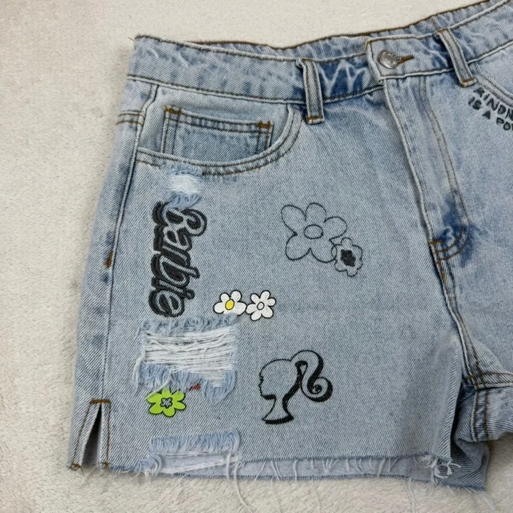 Forever 21 x Barbie Light Wash Distressed Graphic Denim‎ Shorts Womens 28 NEW